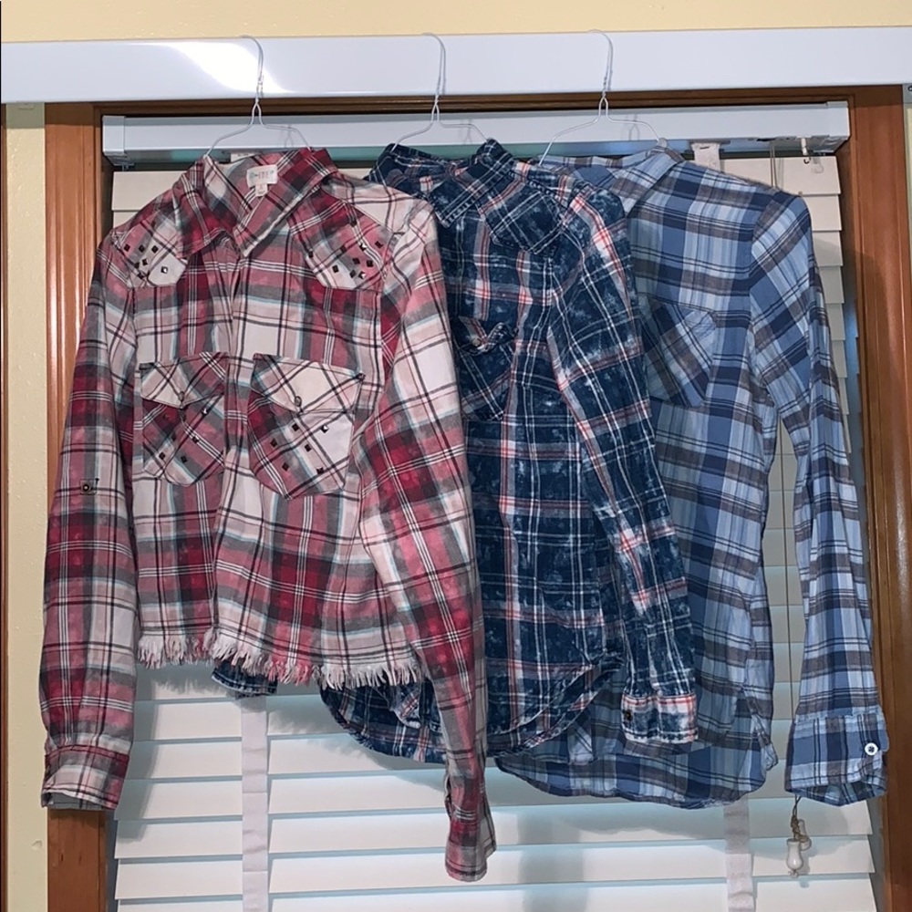 Women’s M flannels
